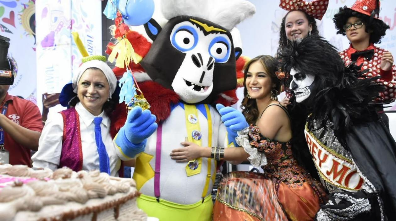 Baqui llevó alegría y pudín a la Reina Valeria en su cumpleaños.
