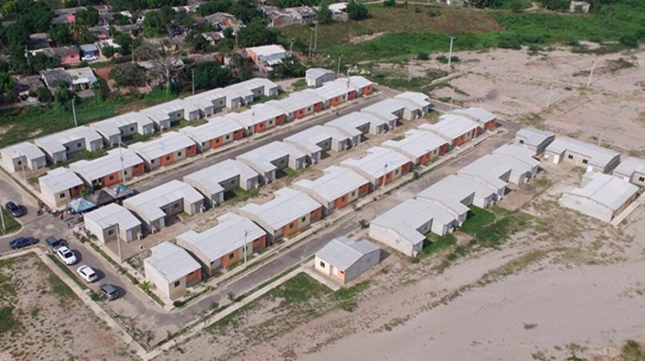 Con una inversión de 3 mil millones de pesos se construyeron las 68 casas.