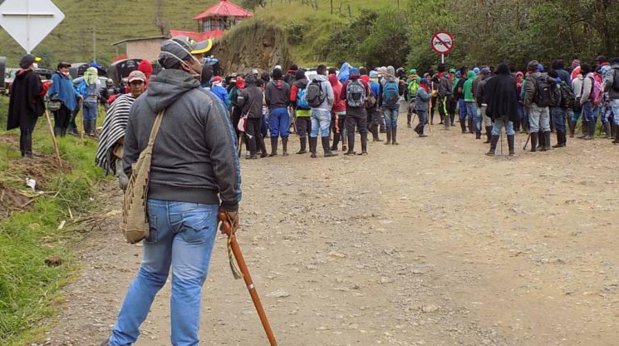 Los indígenas retuvieron al grupo de policías, cuyo número no se precisó.