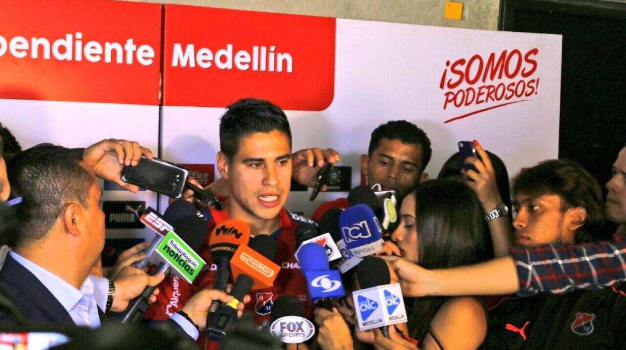 Mauricio Molina, futbolista colombiano.