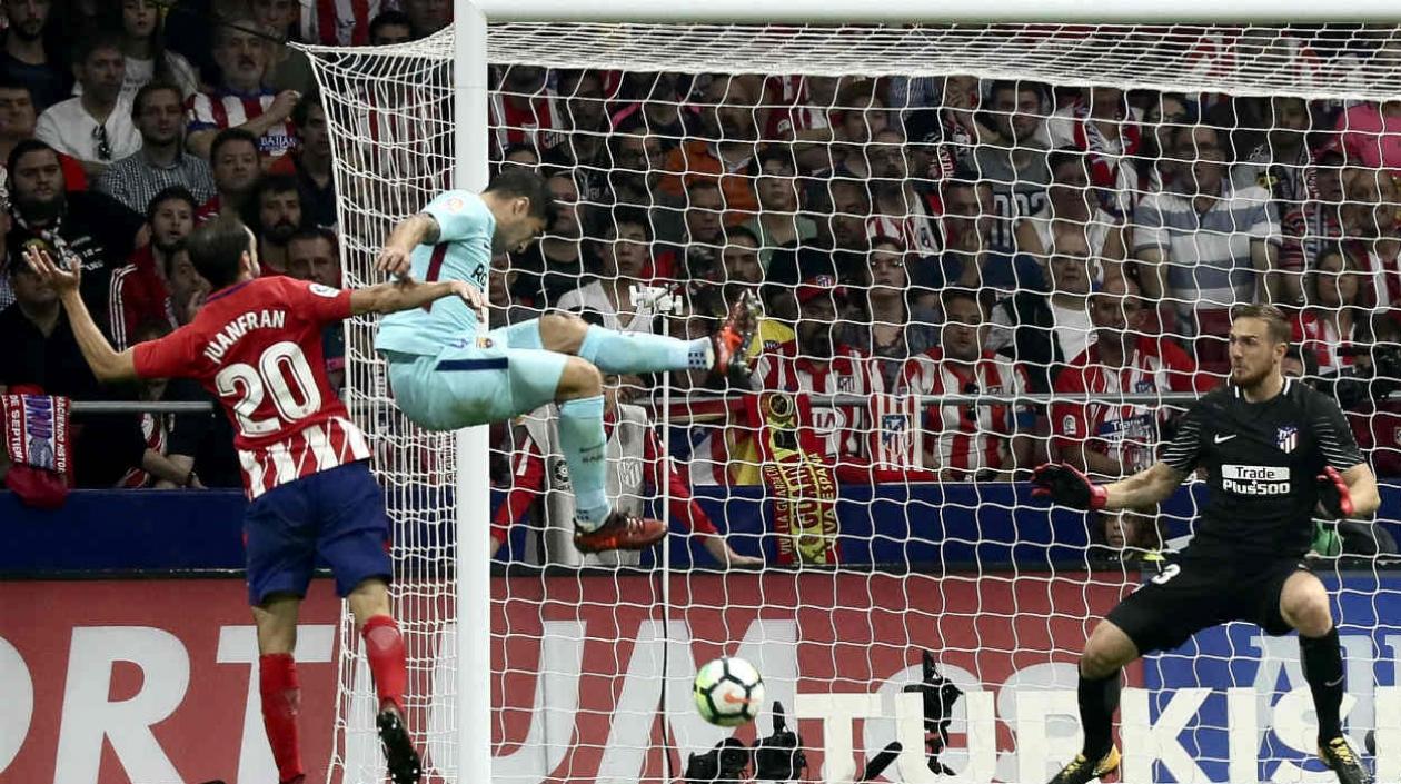 Acción ofensiva de Luis Suárez. 