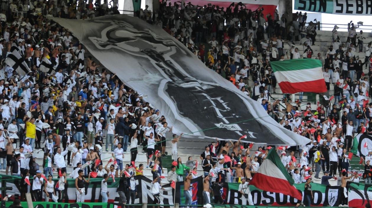 Barra Holocausto Norte en el estadio de Manizales.