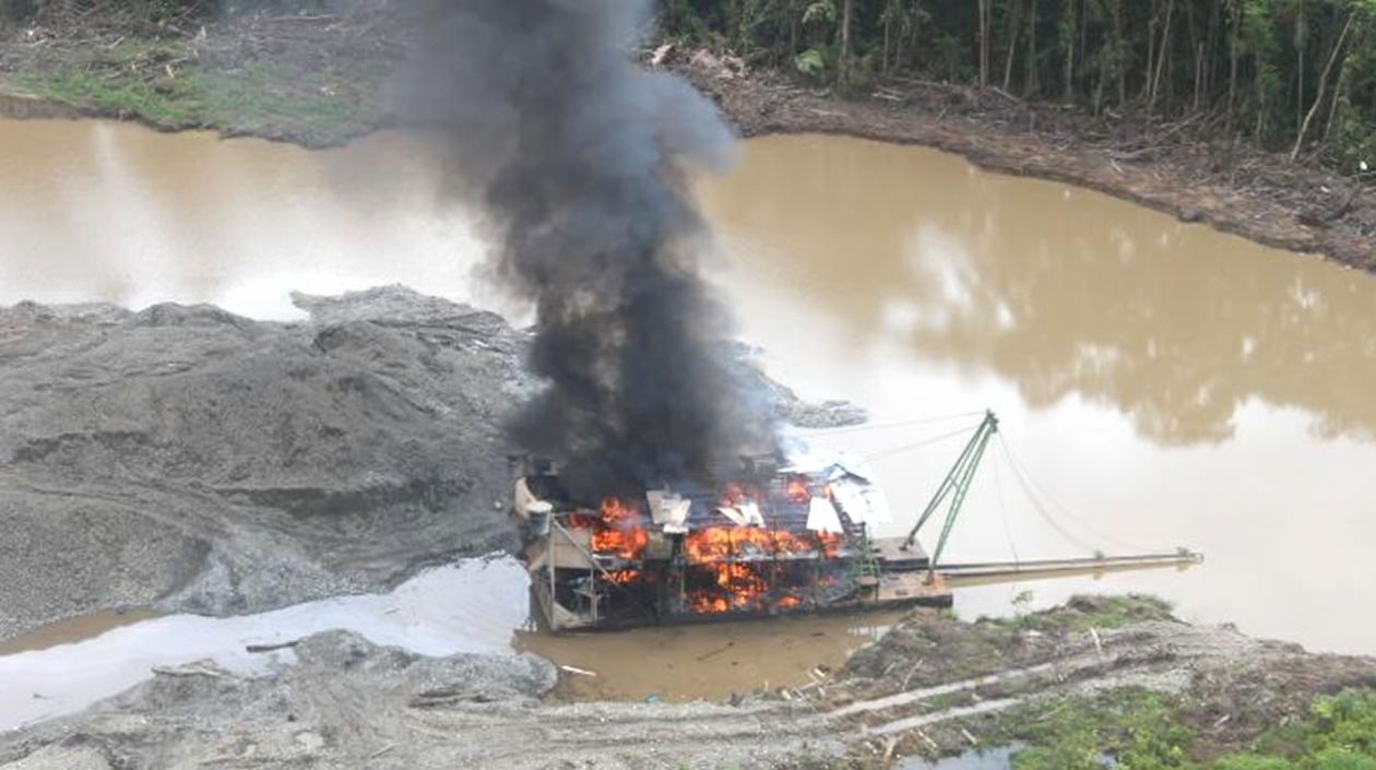 Las autoridades destruyeron la minería ilegal utilizada para la minería ilegal en Chocó.