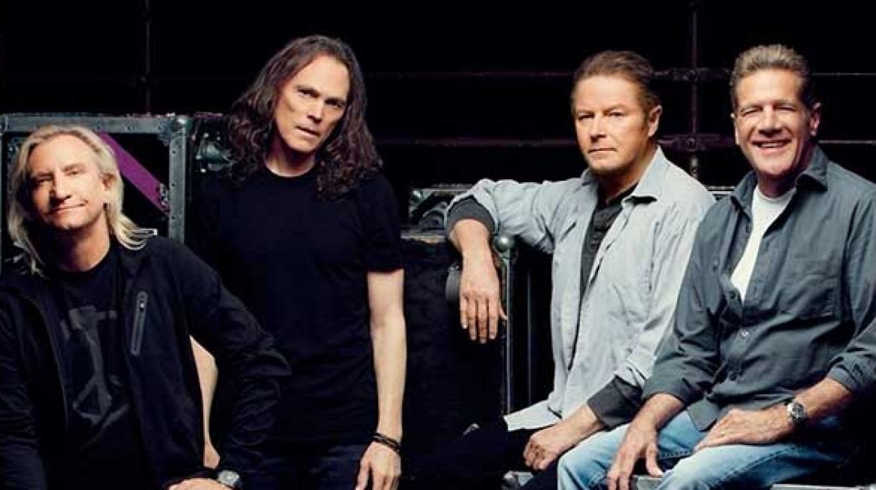 The Eagles. Hotel California es un hito de la música popular, distinguido con dos premios Grammy y con ventas superiores a los 32 millones de copias en todo el mundo.