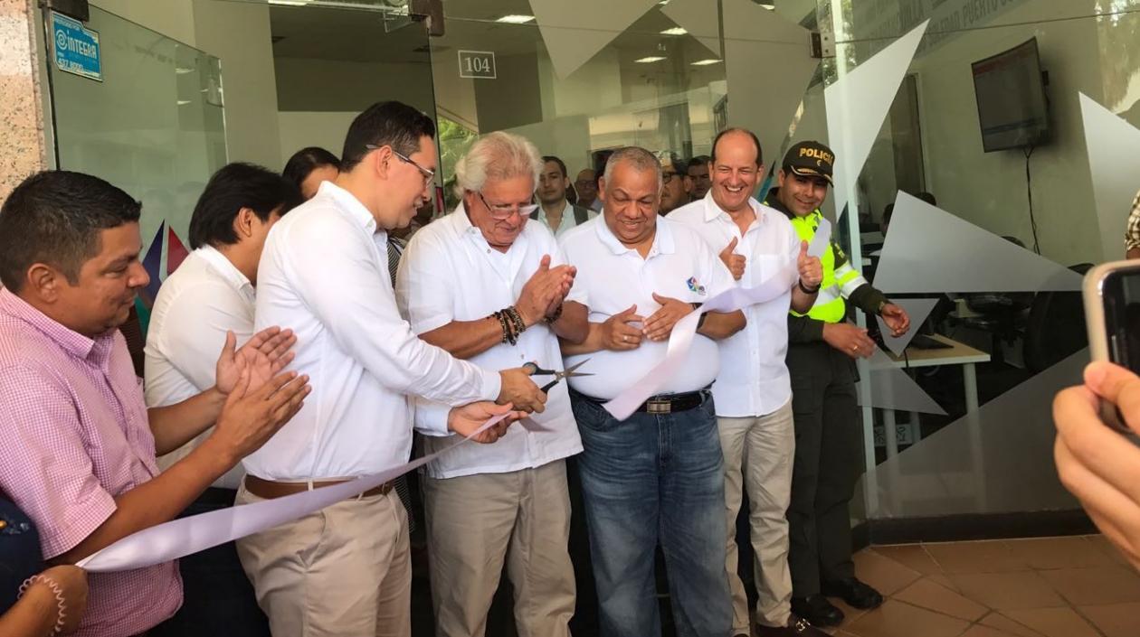 El Director del AMB, Jaime Berdugo, y el Alcalde de Soledad, Joao Herrera, presidiendo la inauguración.