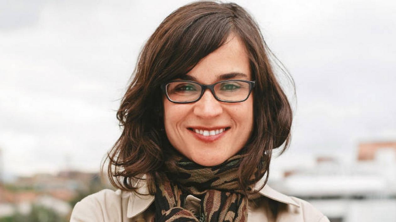 La escritora Carolina Sanín.