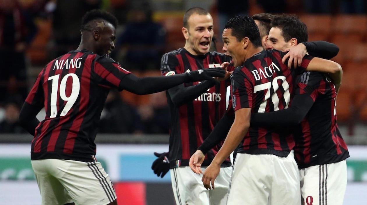 Carlos Bacca celebra un gol con sus compañeros de la época. 