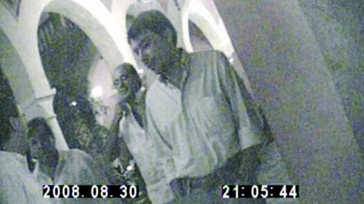 Foto del periódico El Mundo donde se observa a Ignacio González, presidente del Canal Isabel II.