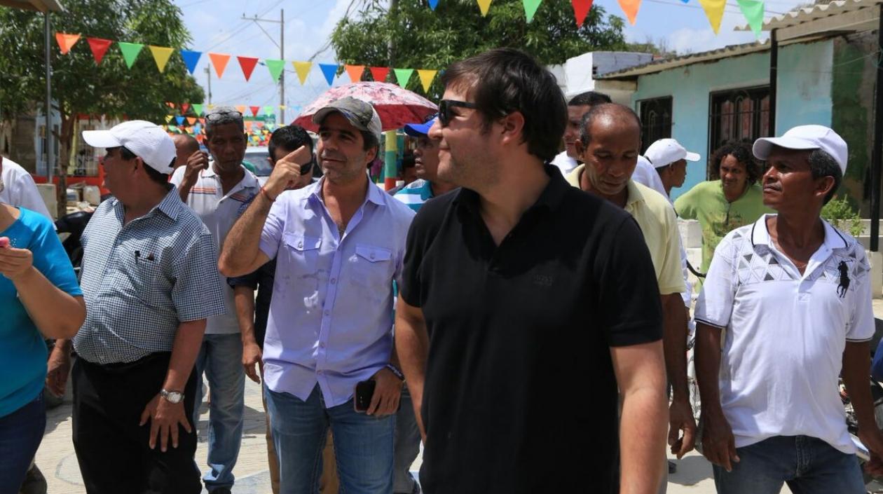 Jaime Pumarejo Heins, exministro de Vivienda, y el alcalde Char, este viernes.