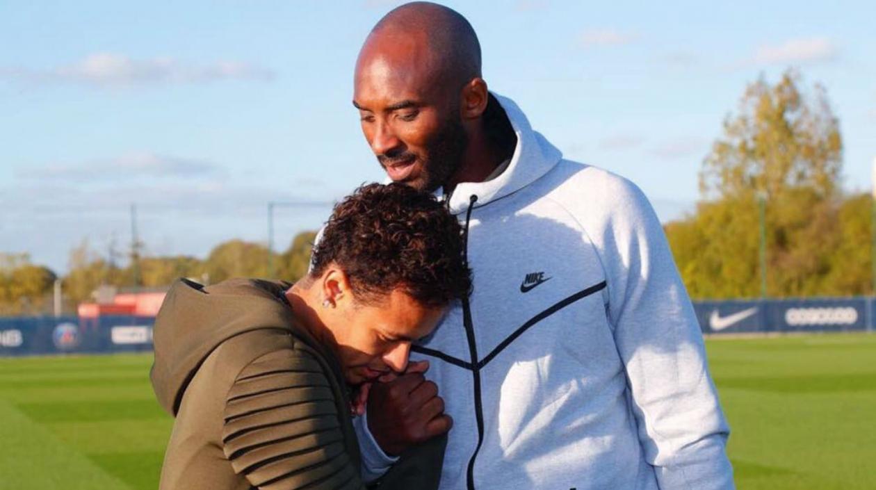 Neymar y Kobe Bryant durante el entrenamiento del PSG.