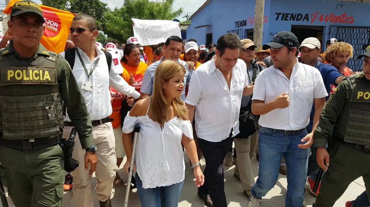 El aspirante a la Presidencia, Germán Vargas, con los exministros Elsa Noguera y Jaime Pumarejo.