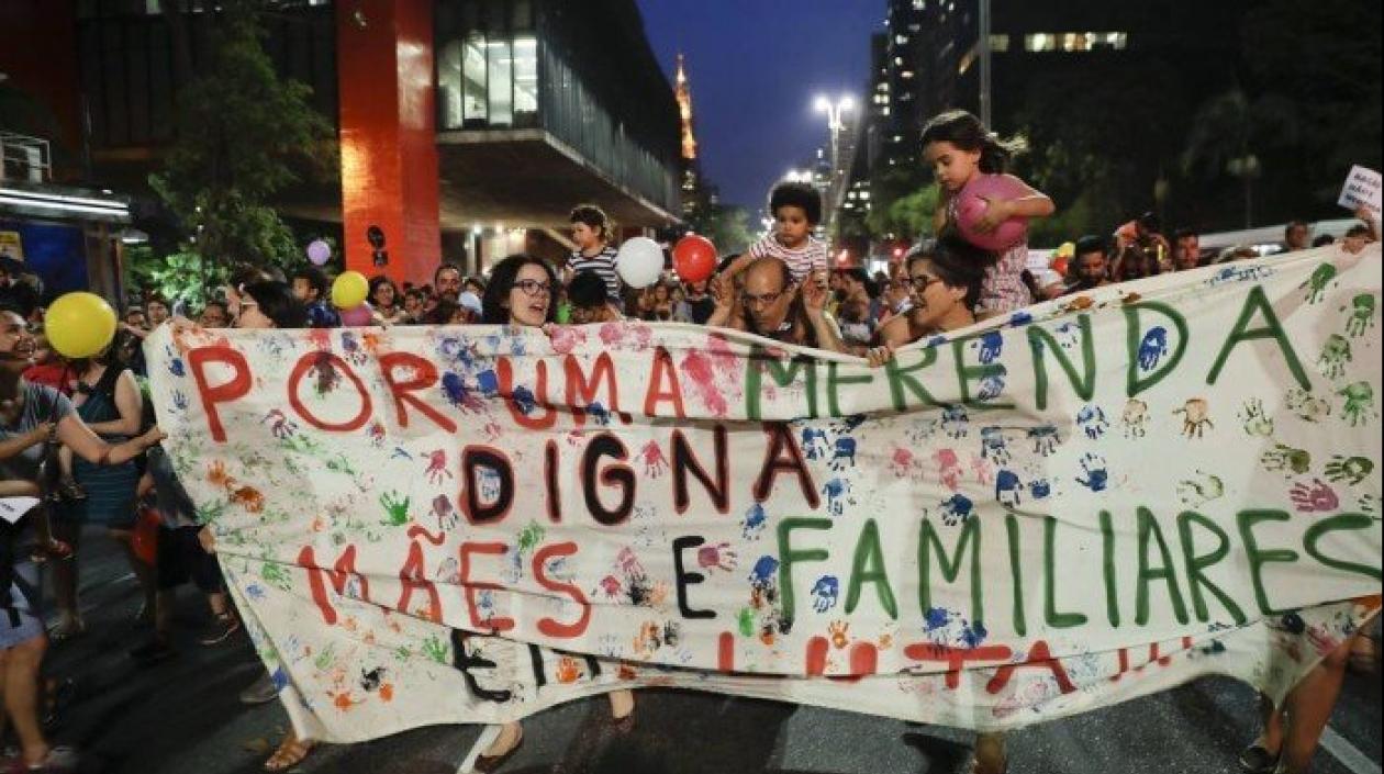 Las críticas no se hicieron esperar, especialmente desde las asociaciones de nutricionistas y las organizaciones de Derechos Humanos. 