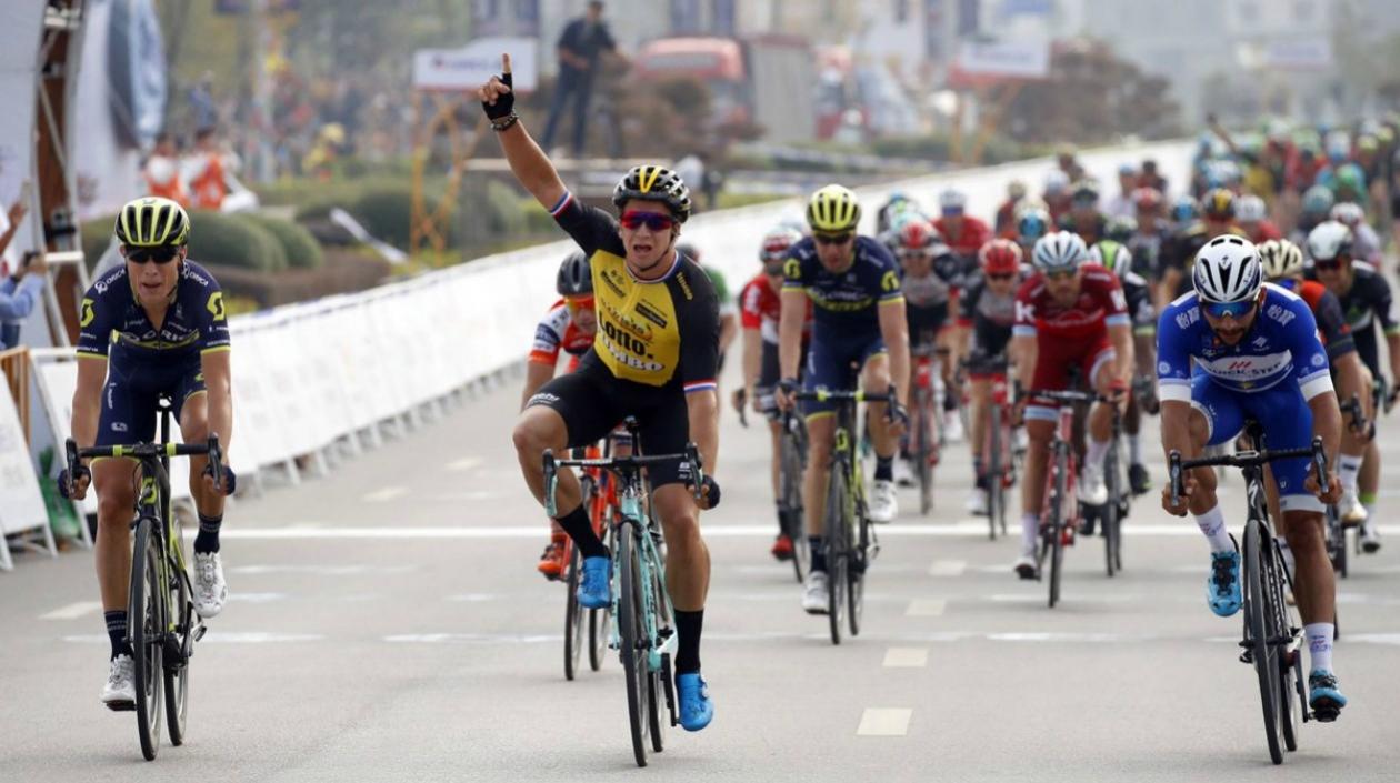 Momento en el que Gaviria cruza la meta como segundo.