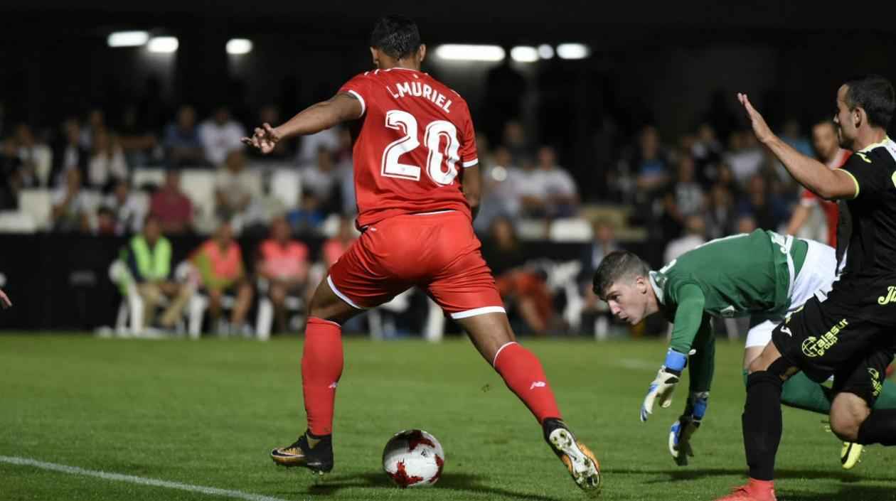 Luis Fernando Muriel le anota al Cartagena. 