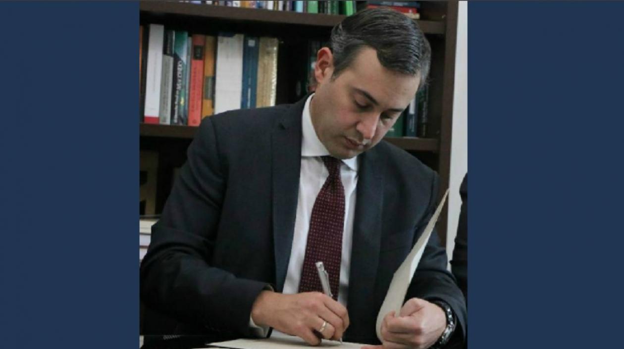 Senador Mario Fernández Alcocer.