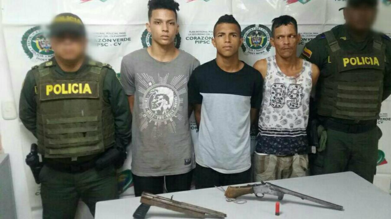 Los tres sujetos fueron capturados con dos armas hechizas.