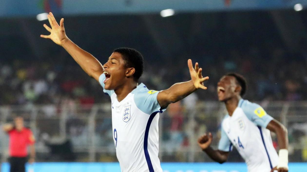 El delantero inglés Rhian Brewster celebra tras marcar el 3-1 ante Brasil .