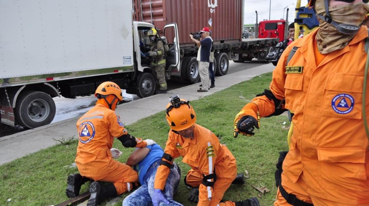 Bomberos, Defensa Civil, el Sistema Nacional de Gestión del Riesgo y la Fuerza Pública  hicieron presencia en el lugar para mostrar una reacción inmediata.