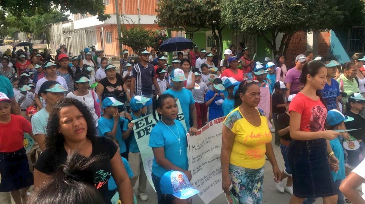 Imágenes de la caminata en el barrio California.