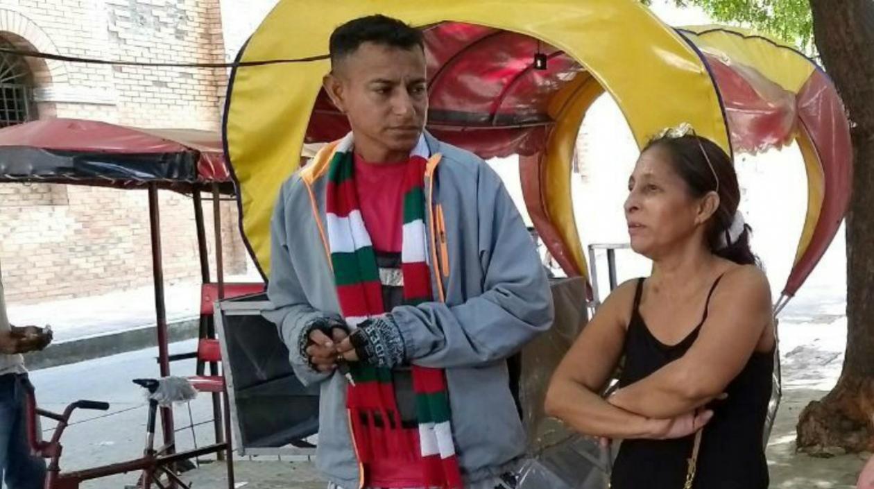 Familiares de la mujer atacada en el barrio La Carrizal.