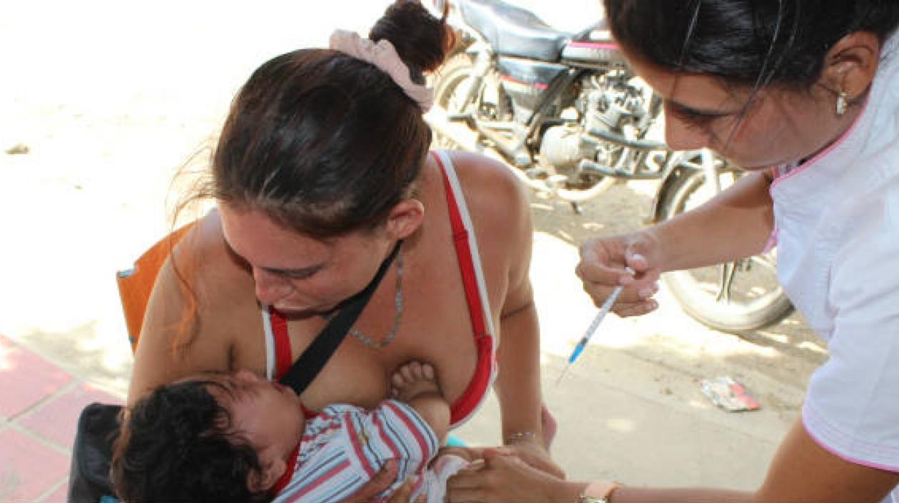 Desde 1996 en el PAI se incluyó  la vacuna contra el sarampión, la rubéola y las paperas, conocida también como triple viral. 