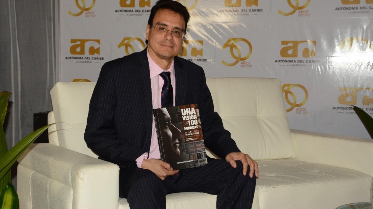 Ramsés Vargas durante el lanzamiento del libro.