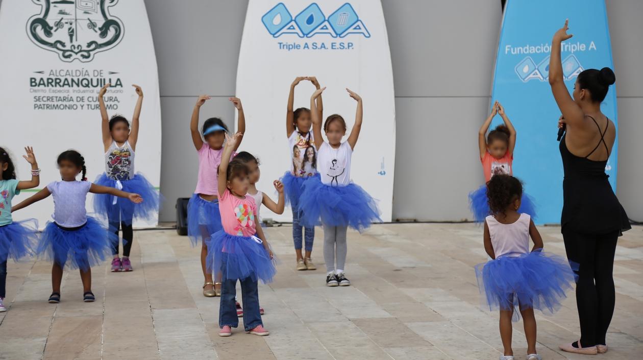 Actividad 'Baila ballet y toma agua'.