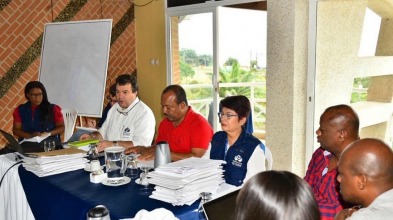 Defensor del Pueblo, Carlos Negret, se reunió con varios funcionarios en Tumaco.