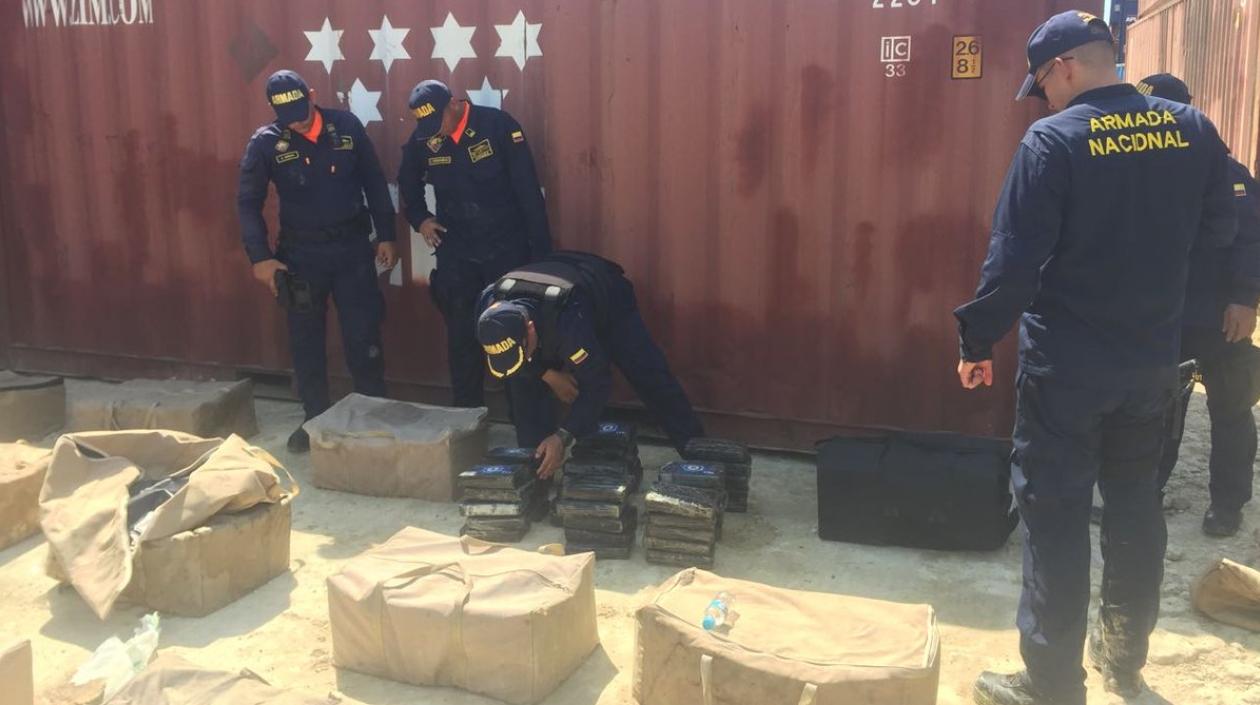 Inspección a la droga hallada en el Mamonal.