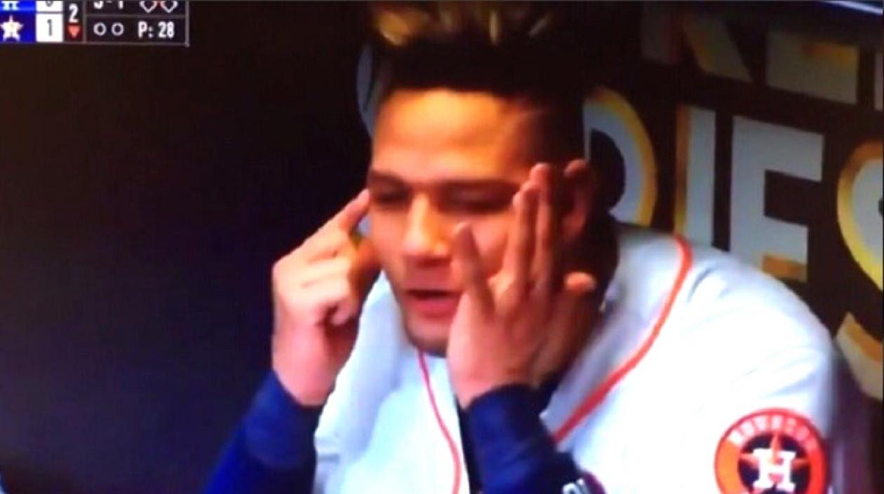 Imagen de televisión en el momento del gesto racista.