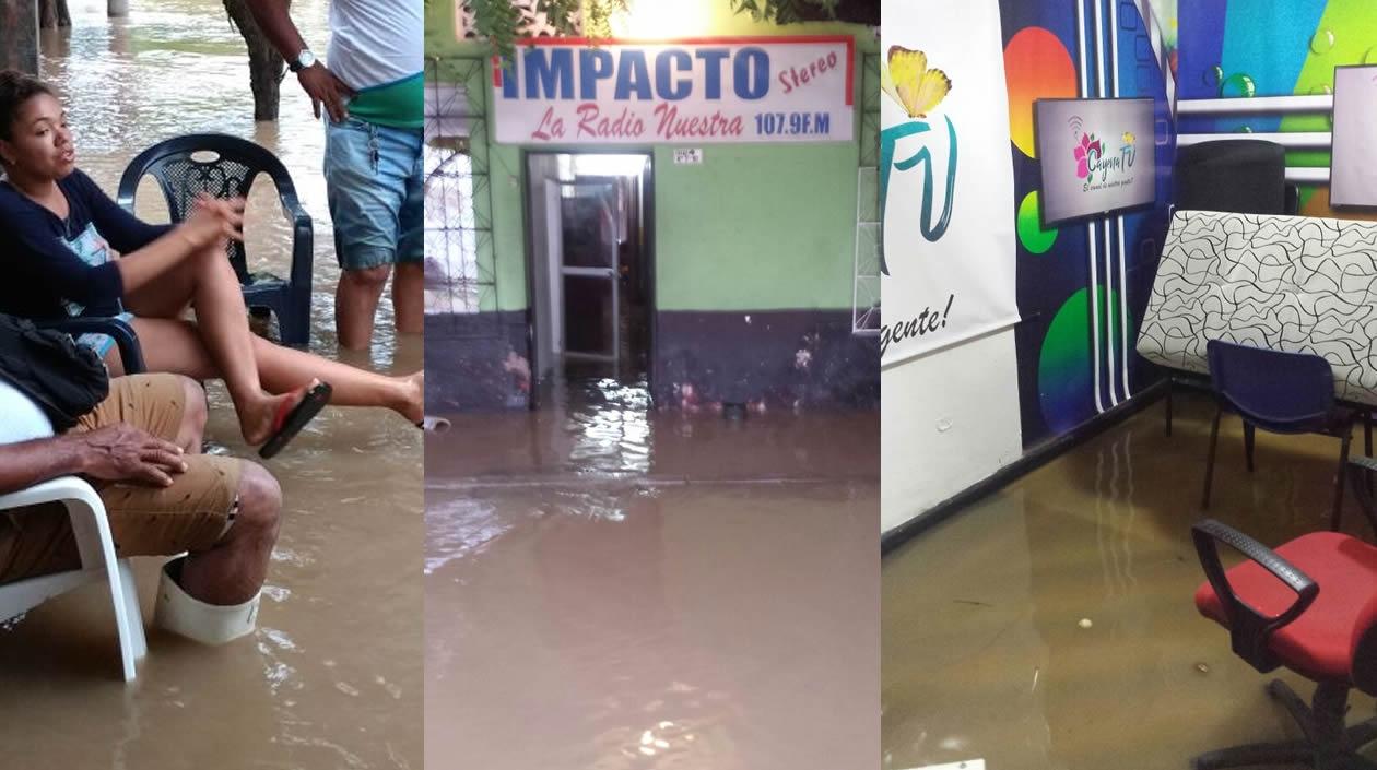 Los habitantes se han instalado afuera de sus casas en medio del agua.