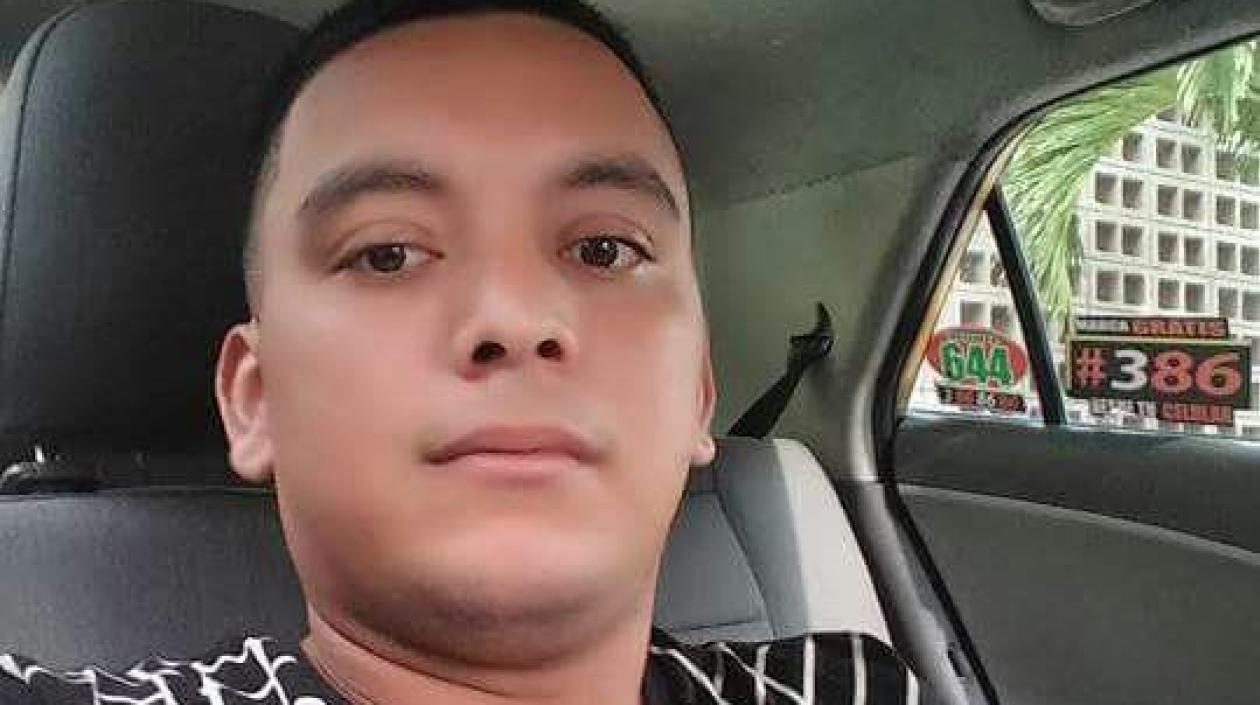 Taxista asesinado, identificado como  José Luis Sepúlveda Carrillo, de 25 años.