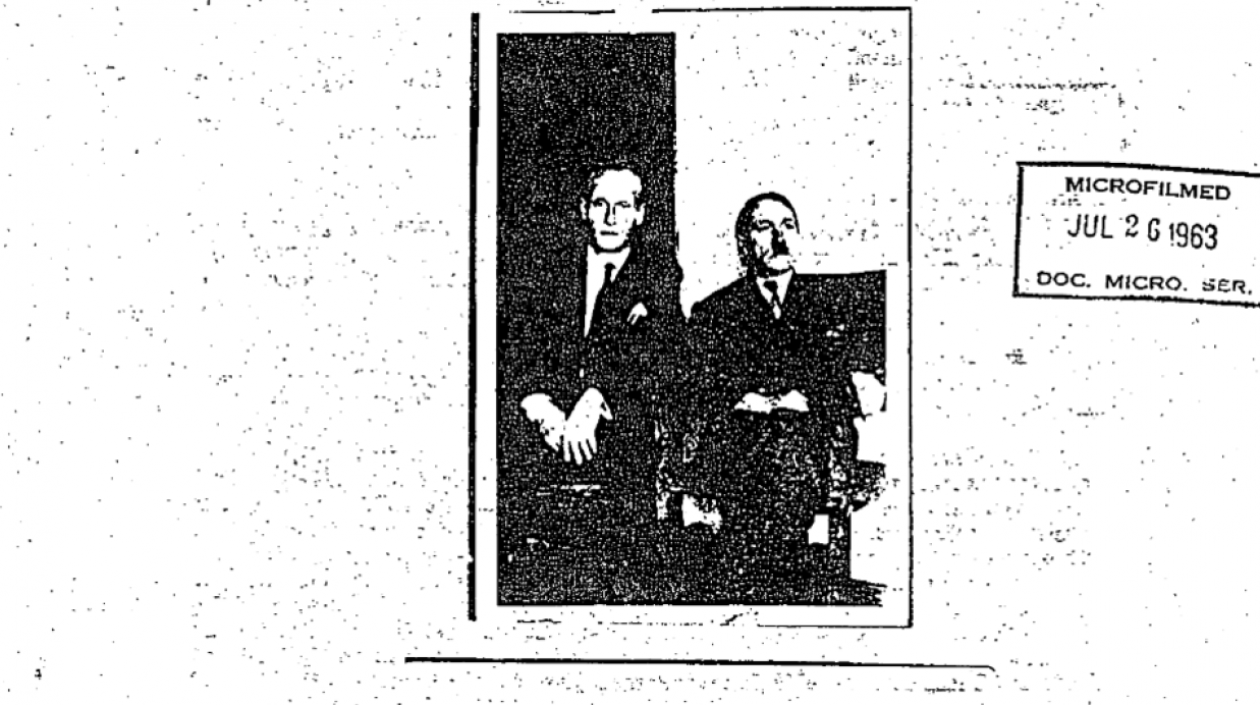 Foto de un exsoldado de las SS alemanas Phillip Citroen con un hombre parecido a Hitler.