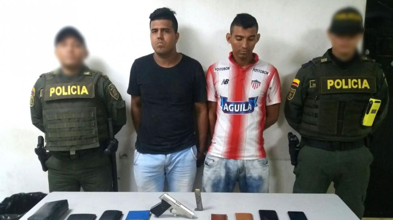 Los presuntos delincuentes capturados.