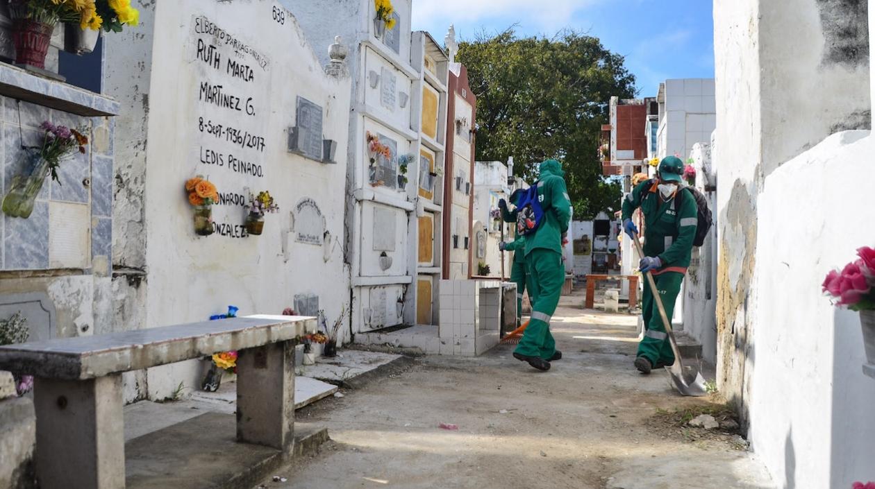 Las jornadas se cumplieron en los dos cementerios.