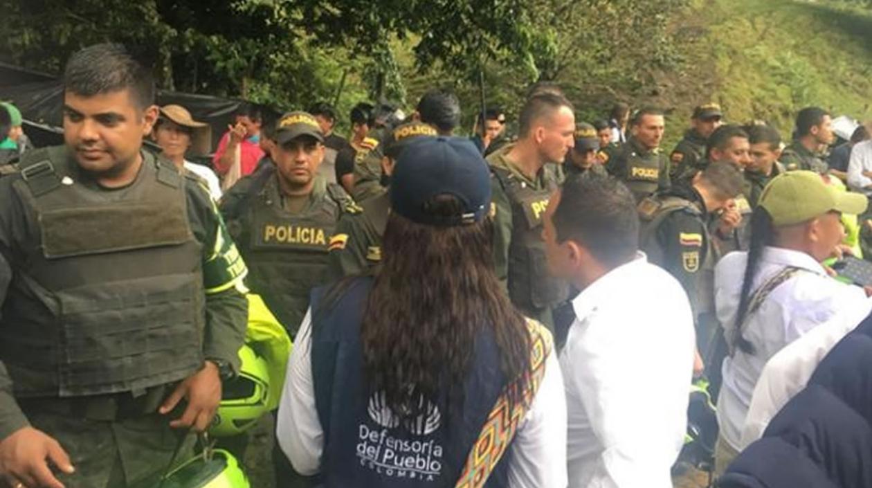 Funcionarios de la Defensoría intervino para la liberación de los 17 policías retenidos por indígenas.