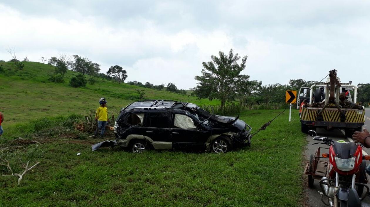 Así quedó la camioneta accidentada en la Vía al Mar.