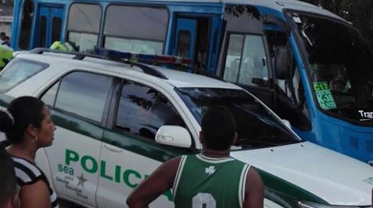 Una patrulla de la Policía trasladó al menor a un centro asistencial, pero llegó sin signos vitales.