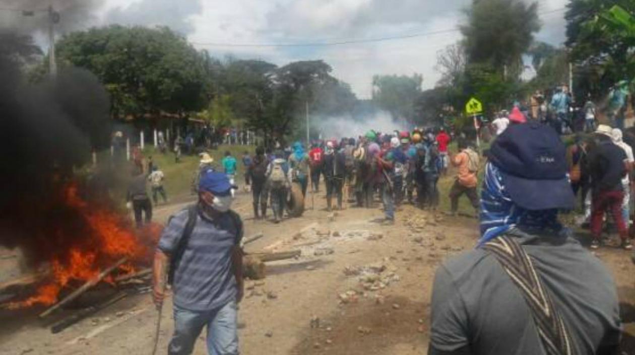 El bloqueo de vías ha sido la característica principal de las protestas de los indígenas.