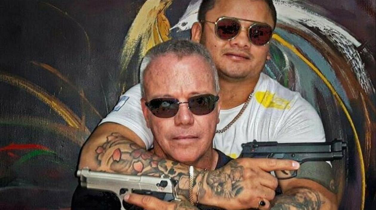 La polémica foto de del boxeador y el exsicario de Pablo Escobar. 