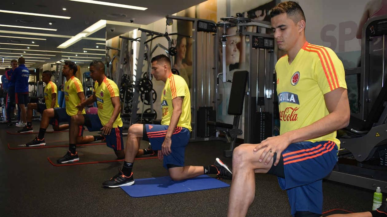 Giovanni Moreno y sus compañeros estrenan uniforme de entrenamiento.