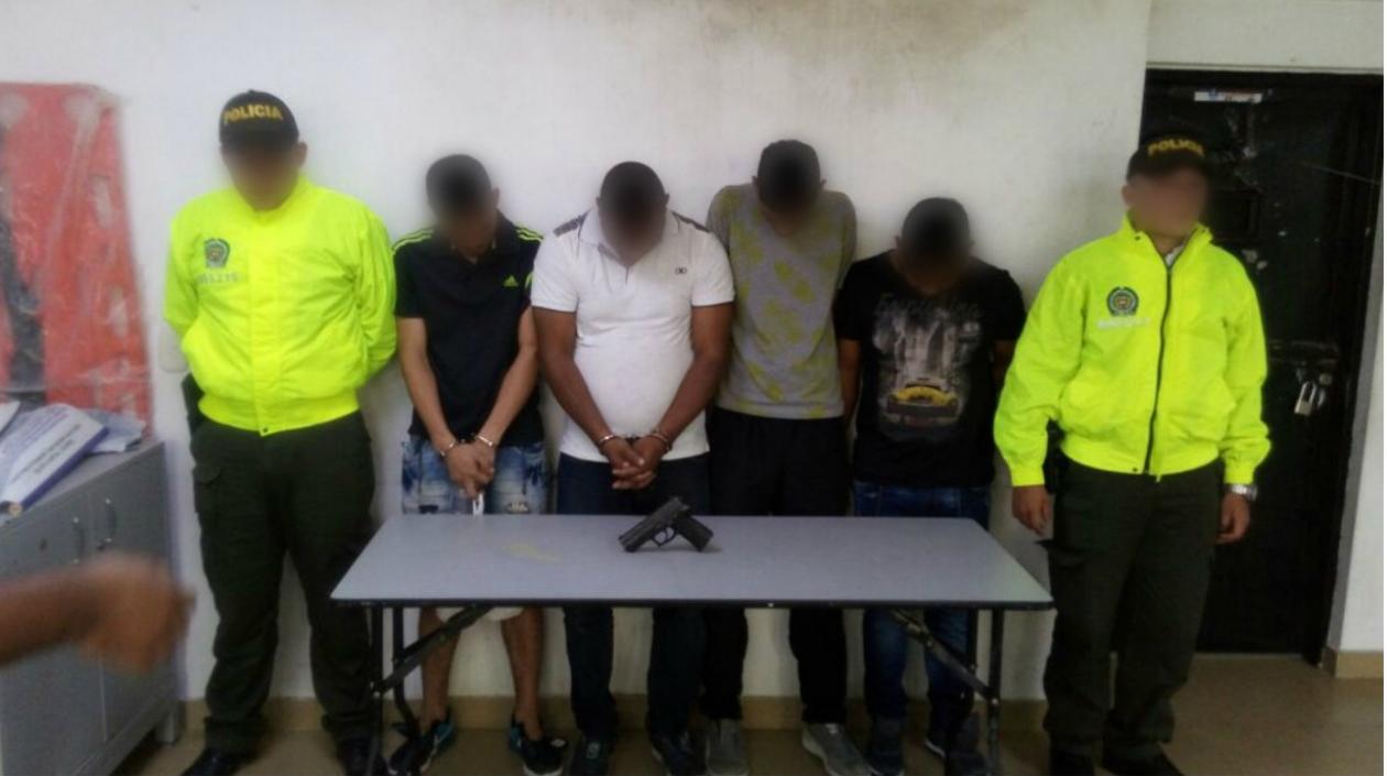 Foto de 4 de los 5 capturados por la Policía.