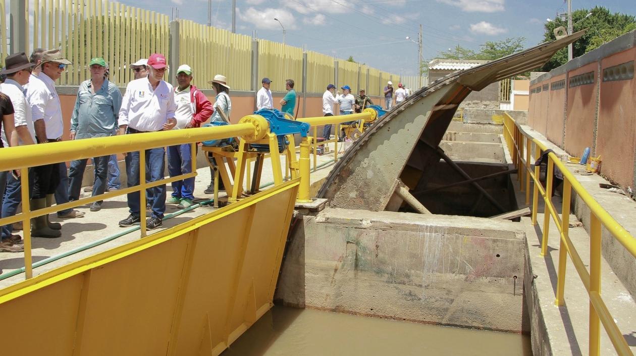 La idea es que las empresas especializadas manejen y operen los distritos de riego.