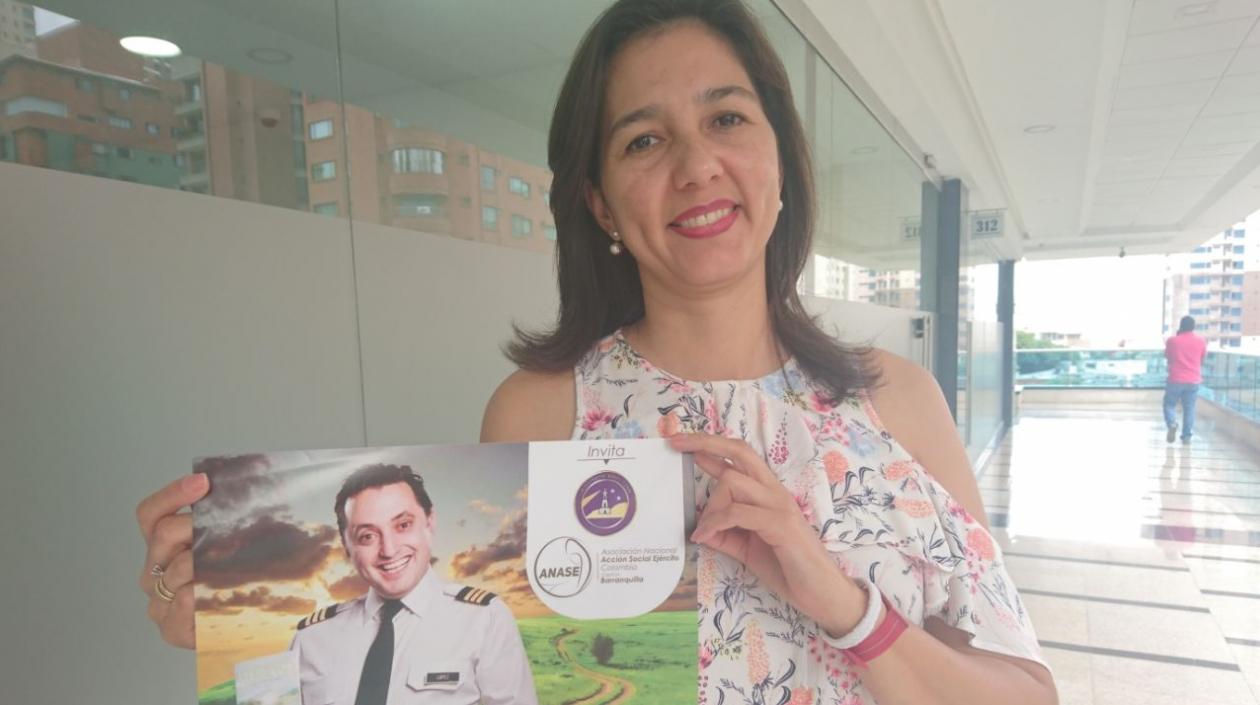 Lorena Ospina de Ospina, esposa del comandante de la Brigada y directora de Voluntarias del Ejército Nacional.