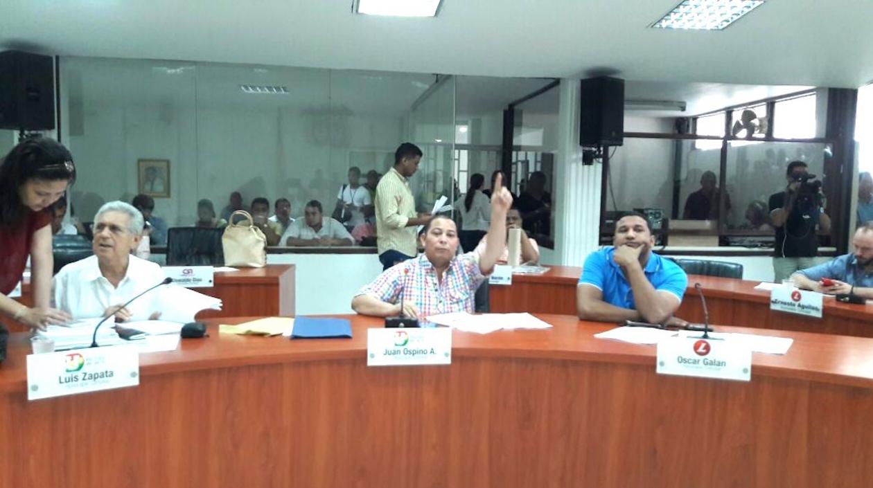 Los concejales Luis Zapata, Juan Carlos Ospino y David Galán, durante la sesión de hoy.