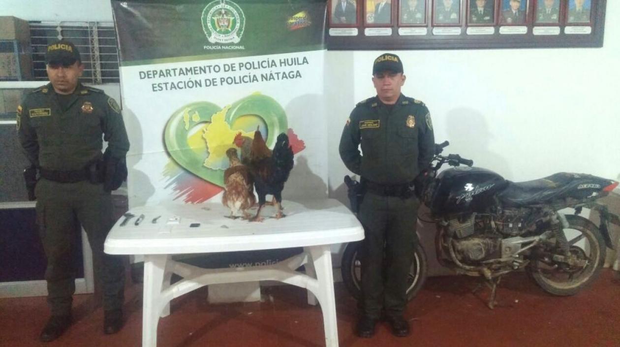 Policía del Huila divulgando el resultado del operativo.