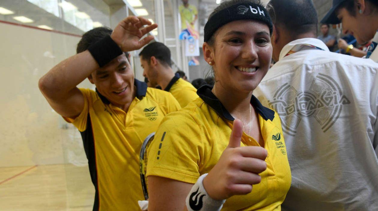 Catalina Peláez y Miguel Rodríguez, quienes ganaron oro en squash. 