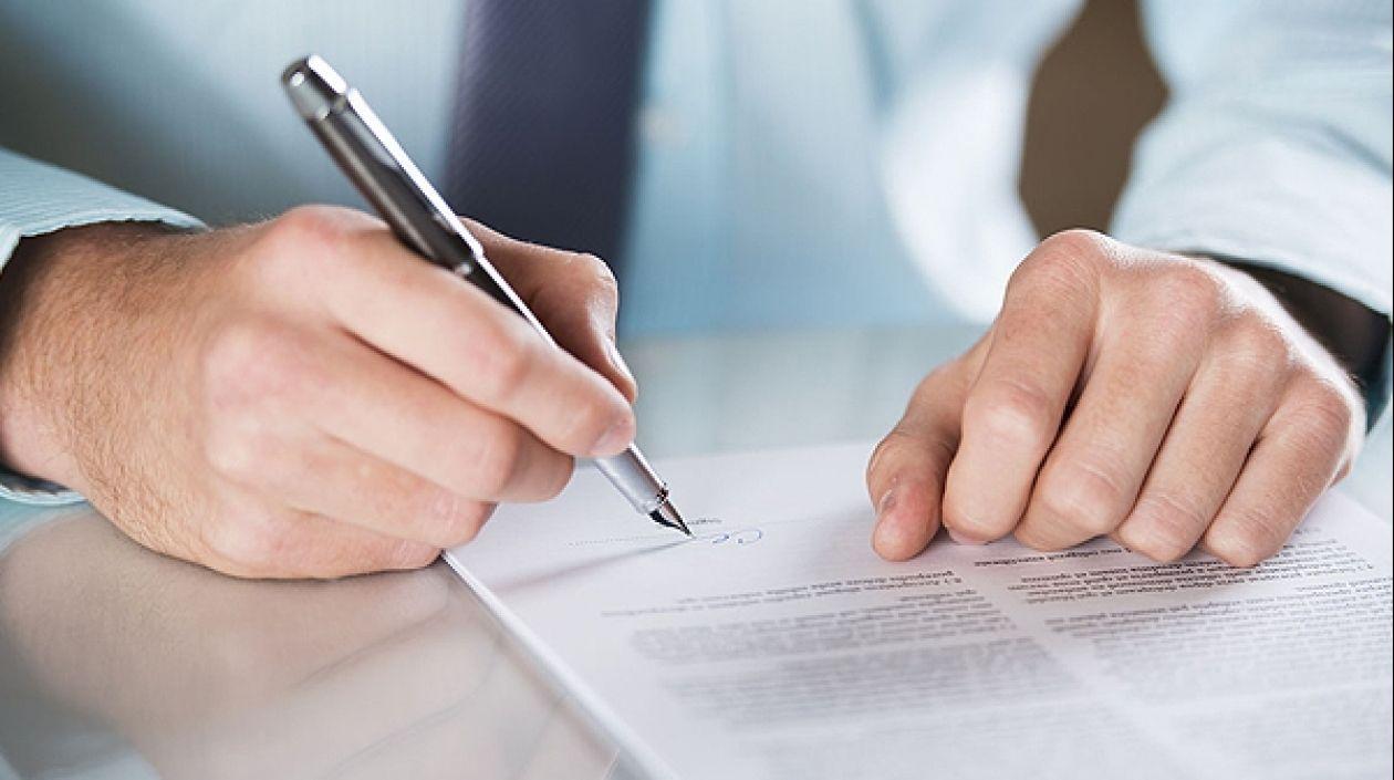 Contratos de prestación de servicios que estén vencidos no pueden ser renovados.