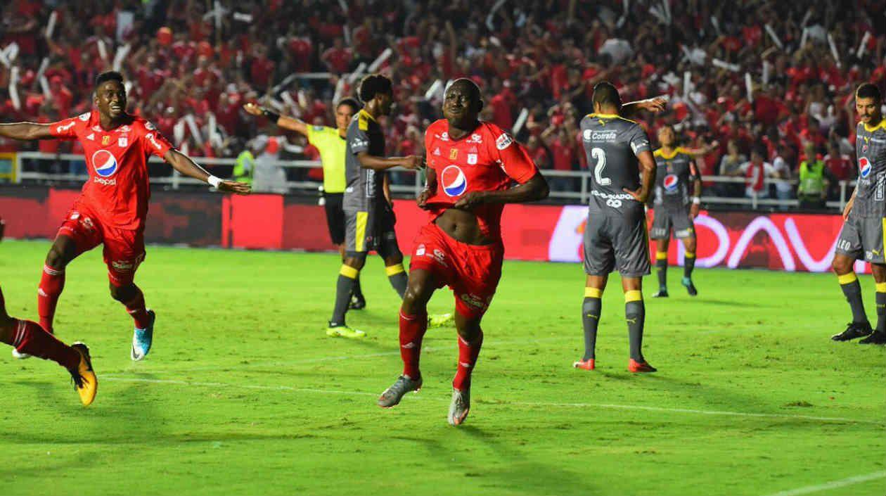 América aspira a meterse entre los ocho clasificados. 