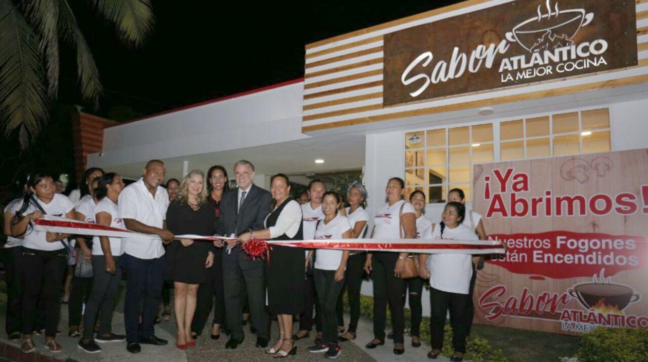 Momento de la inauguración del restaurante Sabor Atlántico.
